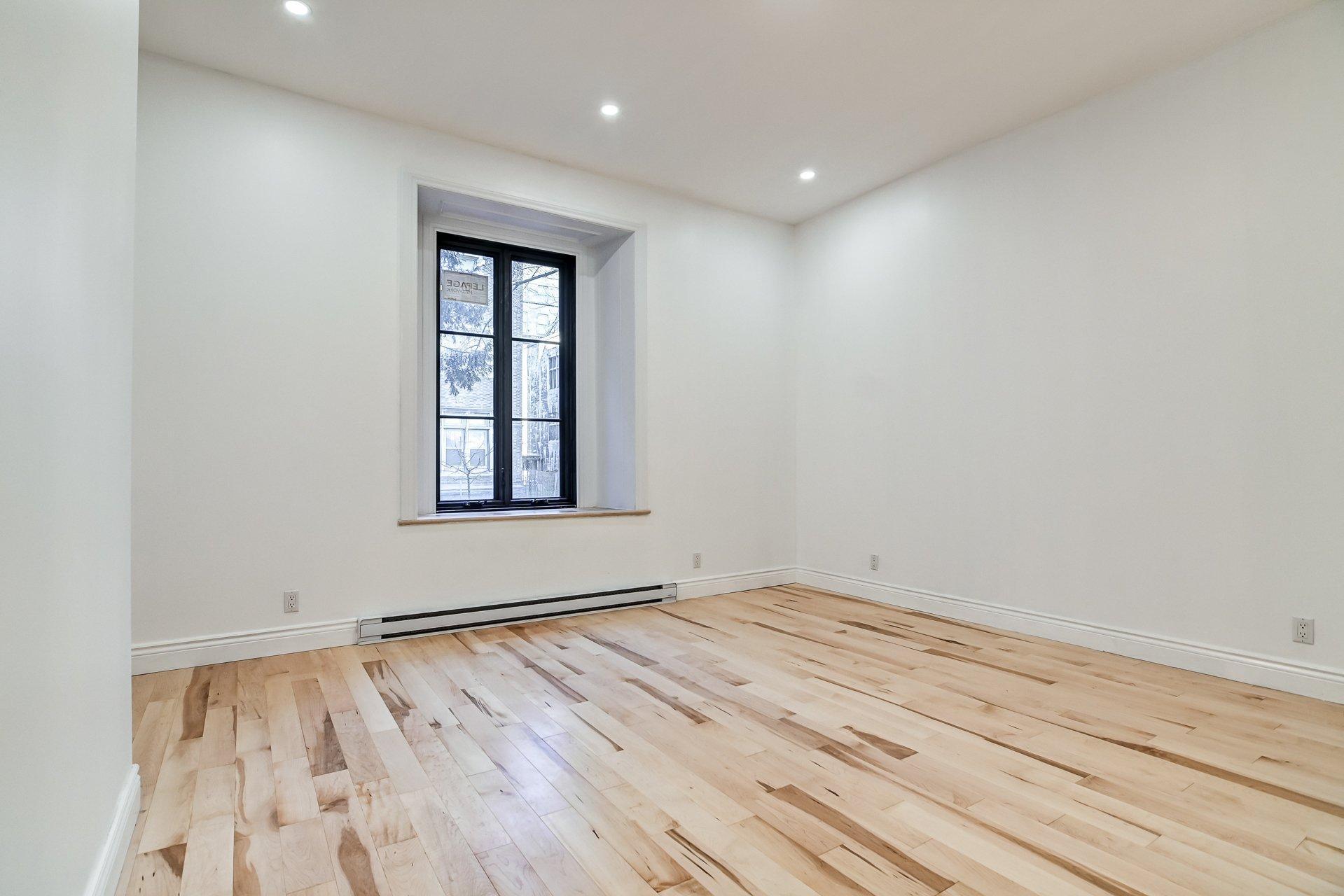 









3511


Rue University

, A,
Montréal (Le Plateau-Mont-Royal),




QC
H3A2A9

