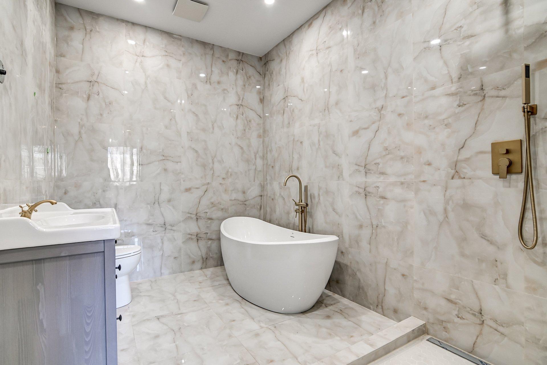 









3511


Rue University

, A,
Montréal (Le Plateau-Mont-Royal),




QC
H3A2A9

