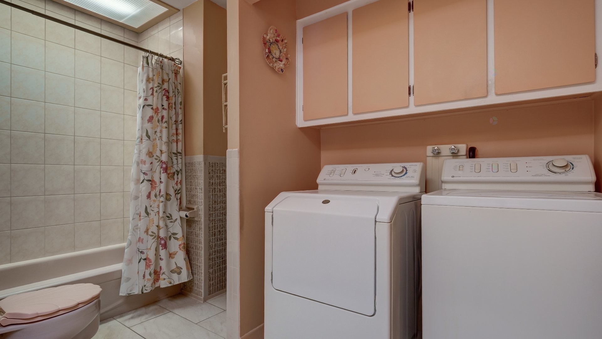 









6940

 - 6946


Place d'Antioche

,
Montréal (Anjou),




QC
H1M1X1

