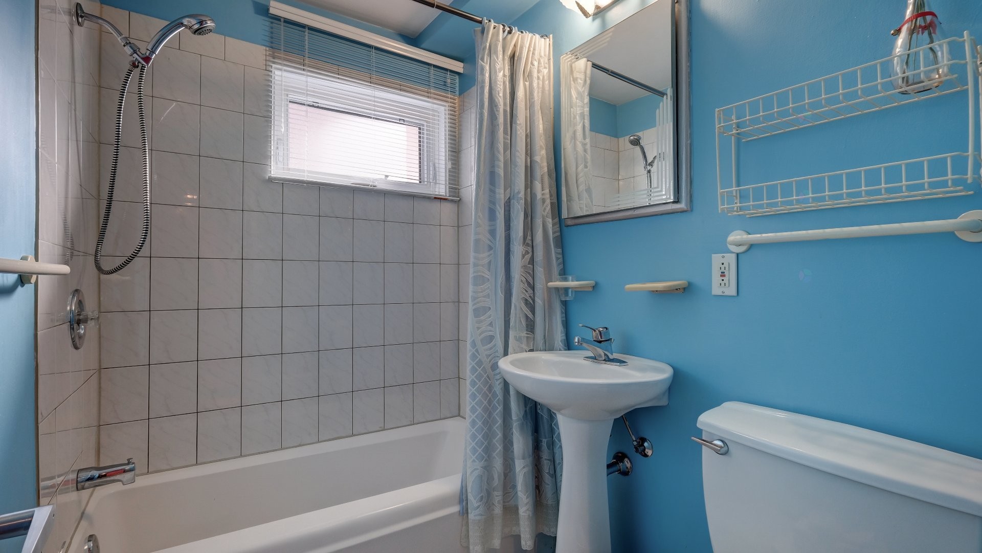 









6940

 - 6946


Place d'Antioche

,
Montréal (Anjou),




QC
H1M1X1

