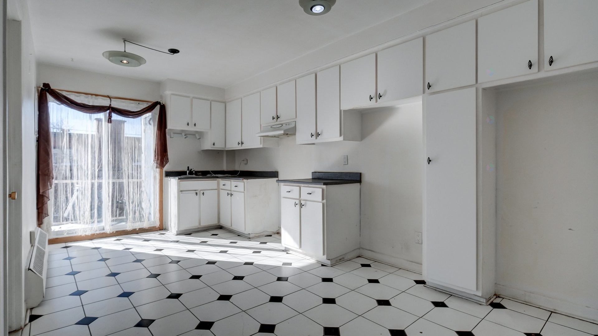 









6940

 - 6946


Place d'Antioche

,
Montréal (Anjou),




QC
H1M1X1

