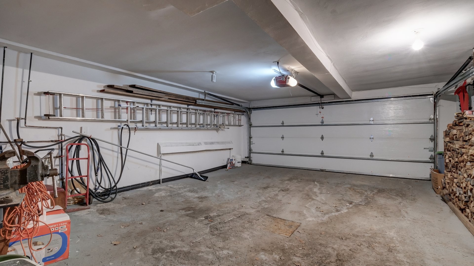 









6940

 - 6946


Place d'Antioche

,
Montréal (Anjou),




QC
H1M1X1

