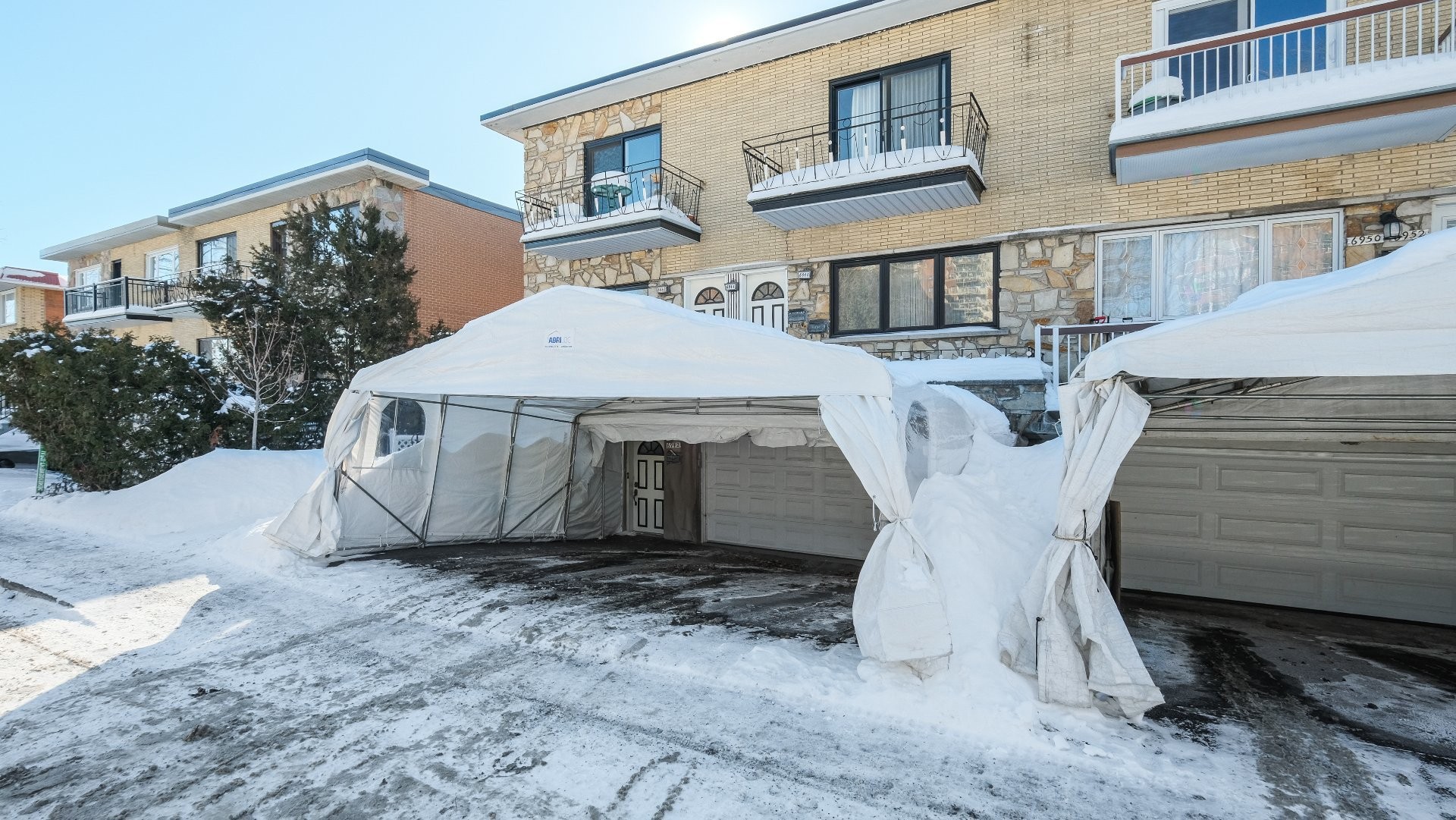 









6940

 - 6946


Place d'Antioche

,
Montréal (Anjou),




QC
H1M1X1

