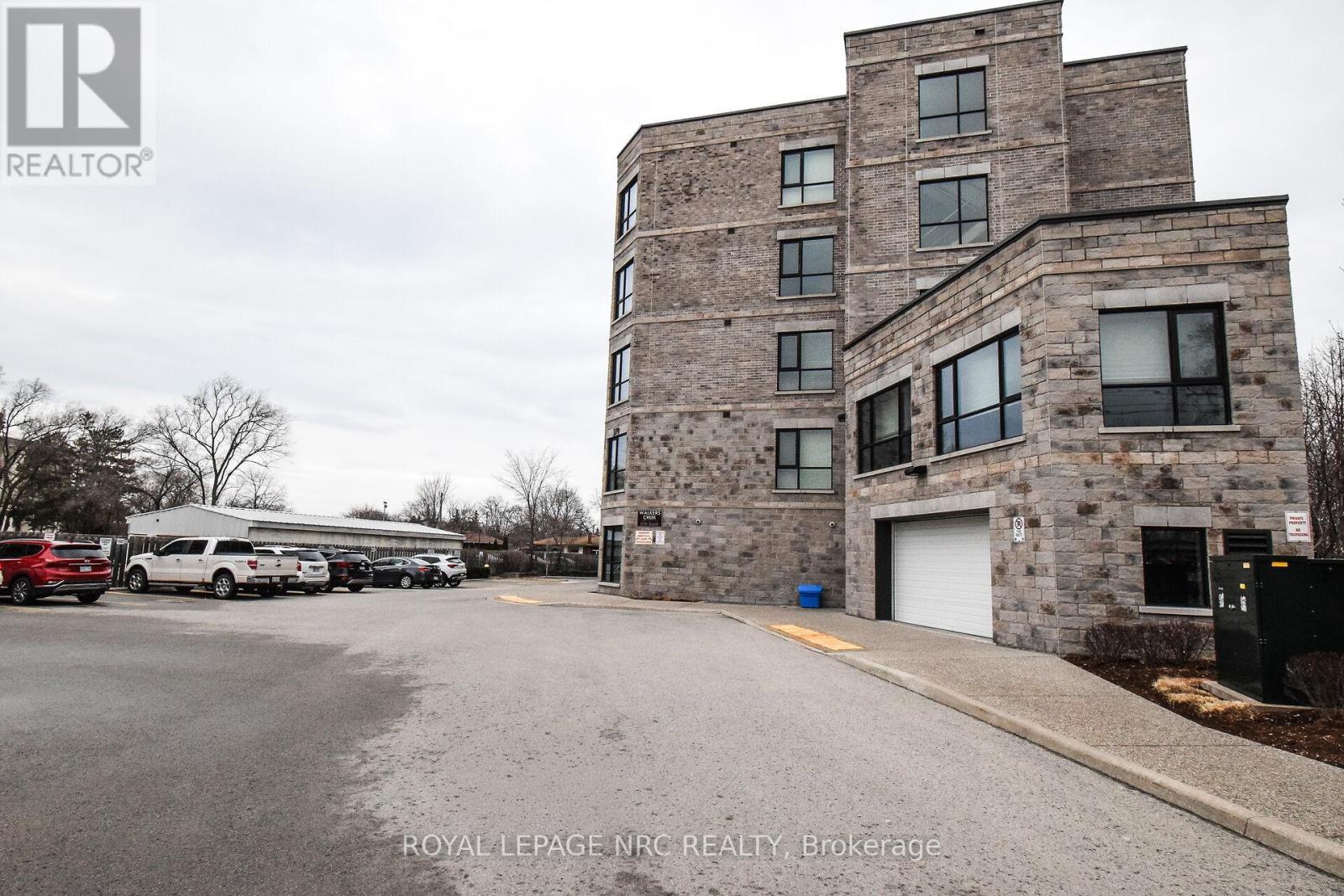 












305 - 379 SCOTT STREET

,
St. Catharines (Vine/Linwell),




Ontario
L2M3W2

