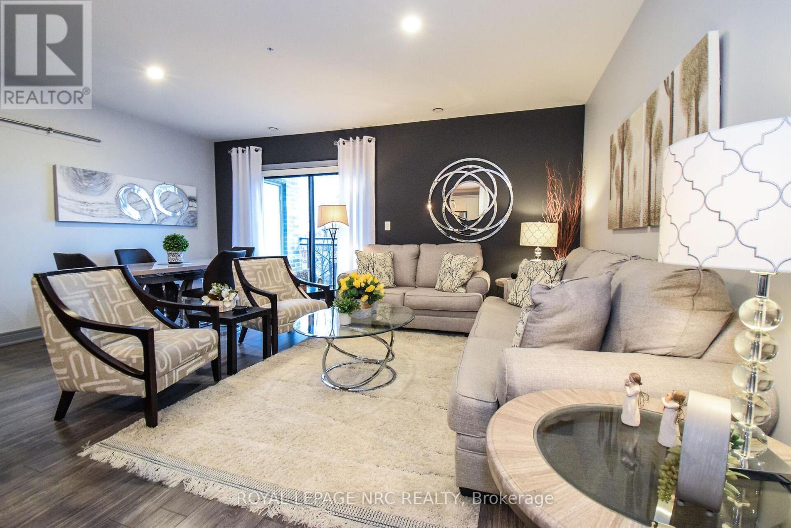 












305 - 379 SCOTT STREET

,
St. Catharines (Vine/Linwell),




Ontario
L2M3W2

