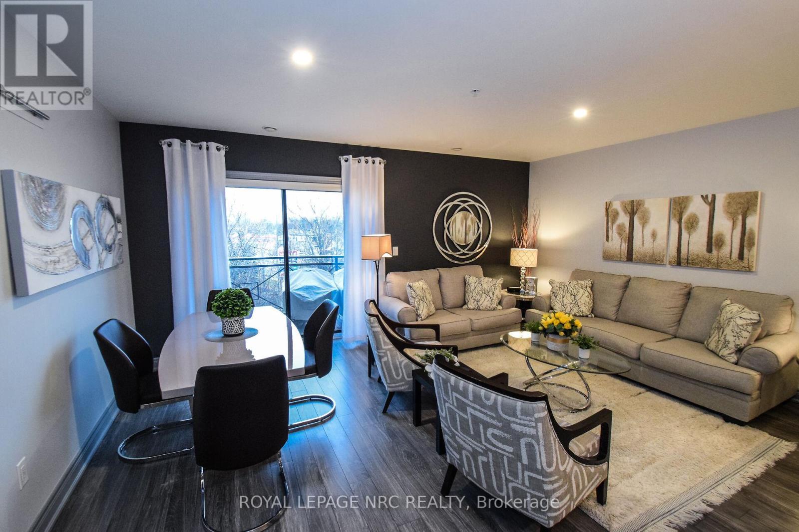 












305 - 379 SCOTT STREET

,
St. Catharines (Vine/Linwell),




Ontario
L2M3W2

