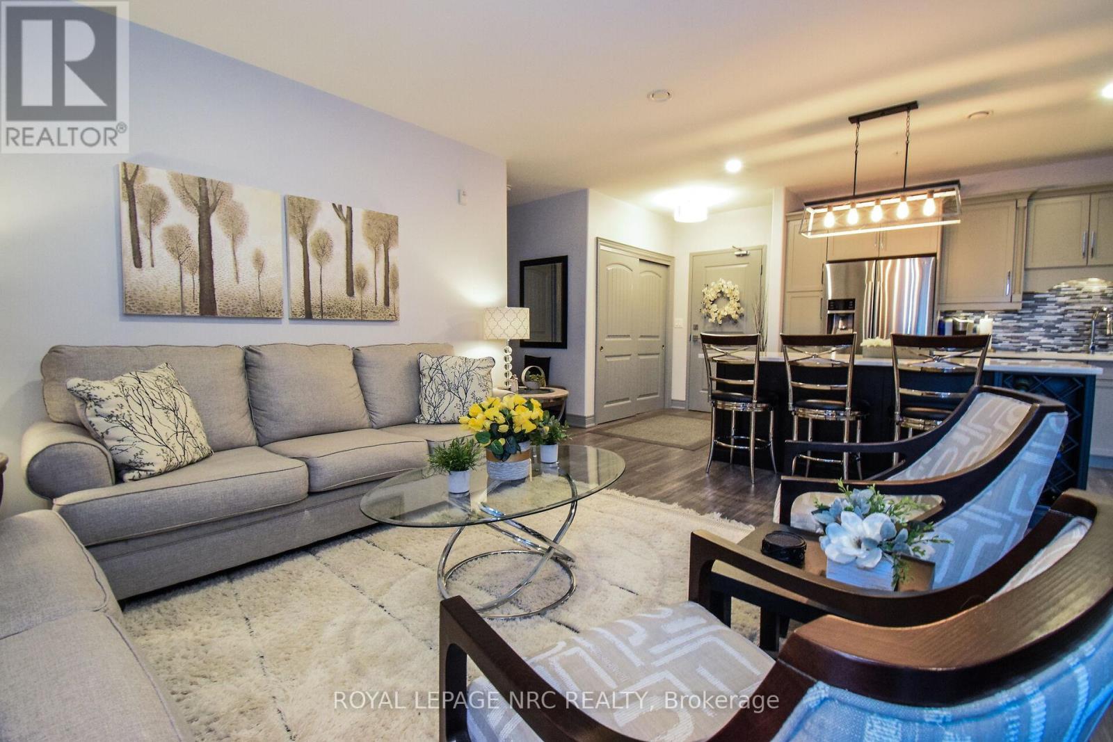 












305 - 379 SCOTT STREET

,
St. Catharines (Vine/Linwell),




Ontario
L2M3W2

