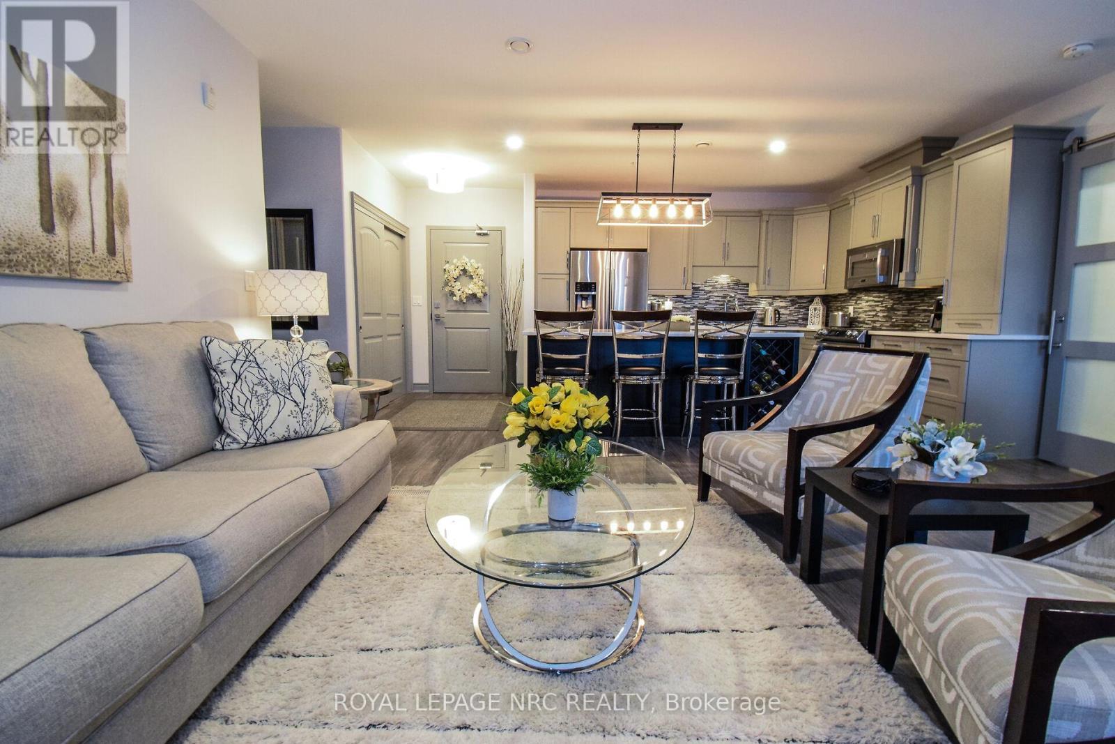 












305 - 379 SCOTT STREET

,
St. Catharines (Vine/Linwell),




Ontario
L2M3W2

