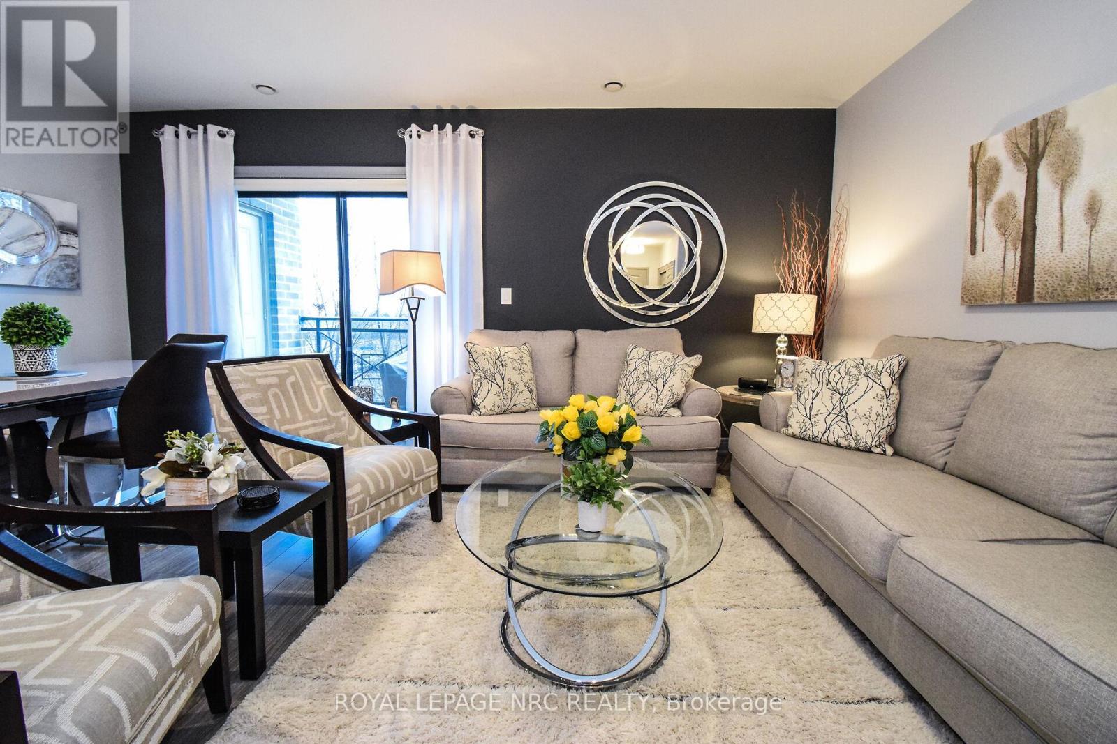 












305 - 379 SCOTT STREET

,
St. Catharines (Vine/Linwell),




Ontario
L2M3W2

