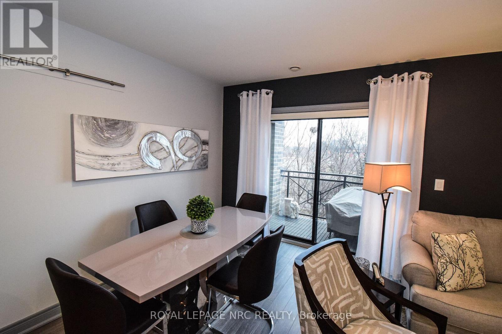 












305 - 379 SCOTT STREET

,
St. Catharines (Vine/Linwell),




Ontario
L2M3W2

