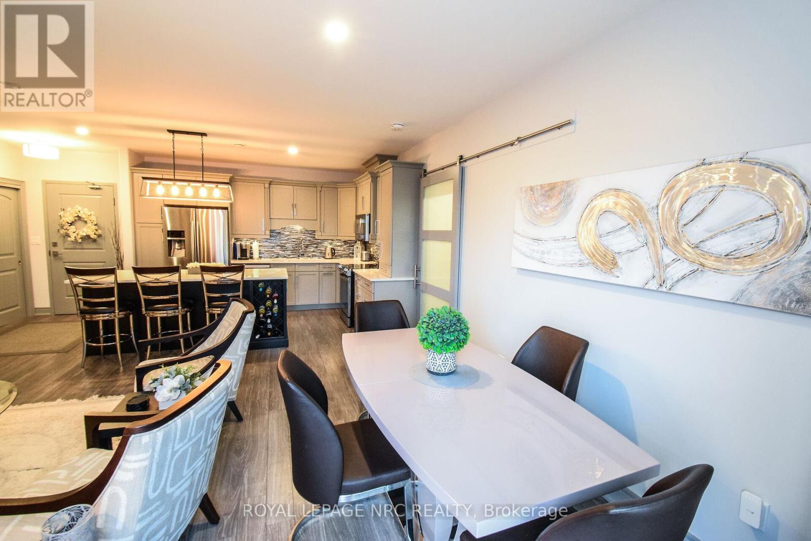 












305 - 379 SCOTT STREET

,
St. Catharines (Vine/Linwell),




Ontario
L2M3W2

