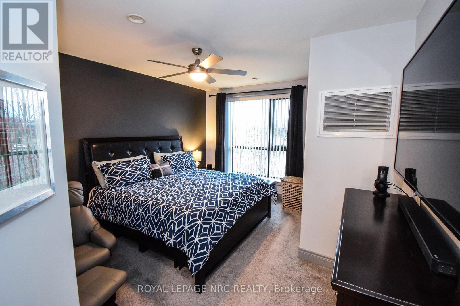 












305 - 379 SCOTT STREET

,
St. Catharines (Vine/Linwell),




Ontario
L2M3W2

