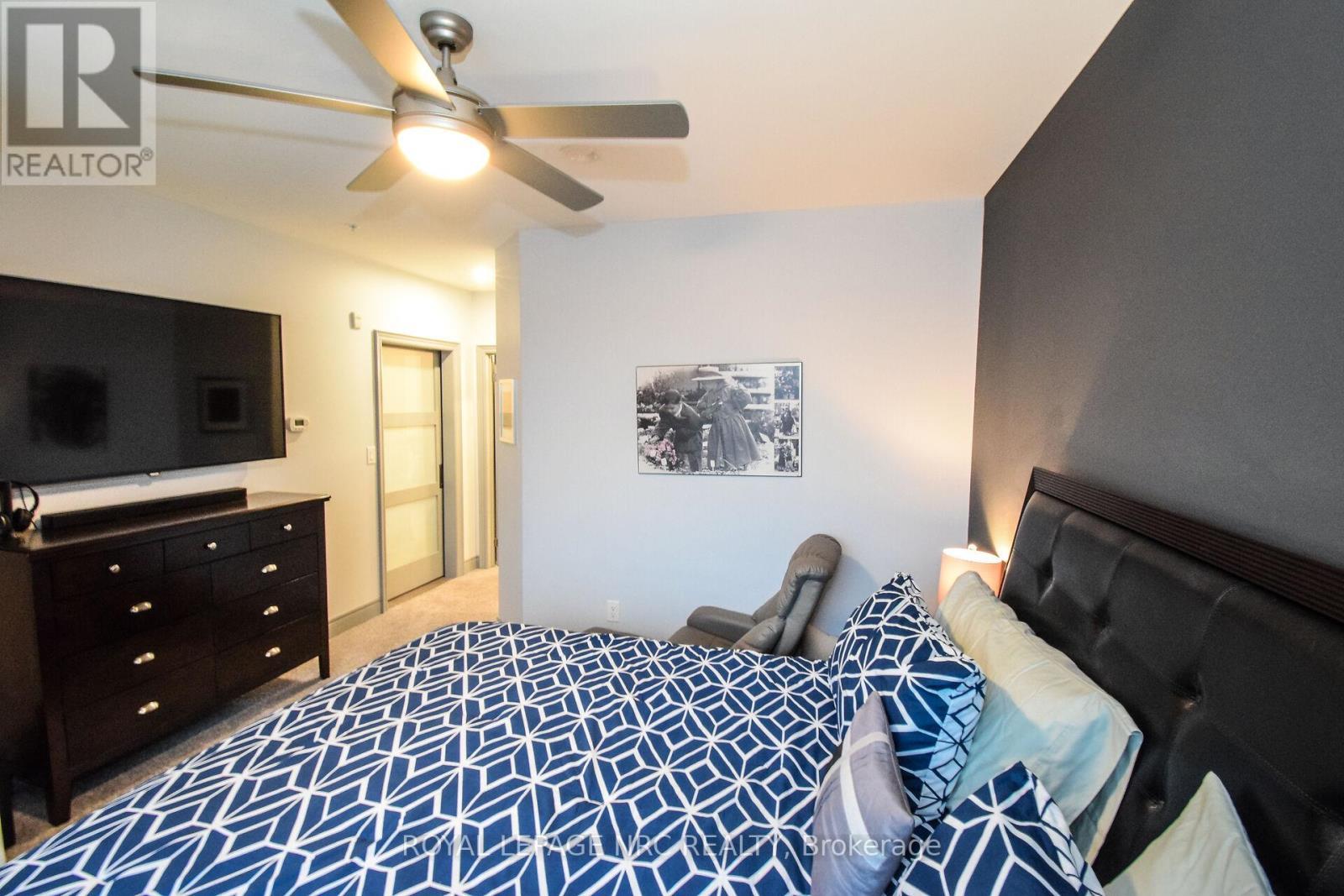 












305 - 379 SCOTT STREET

,
St. Catharines (Vine/Linwell),




Ontario
L2M3W2

