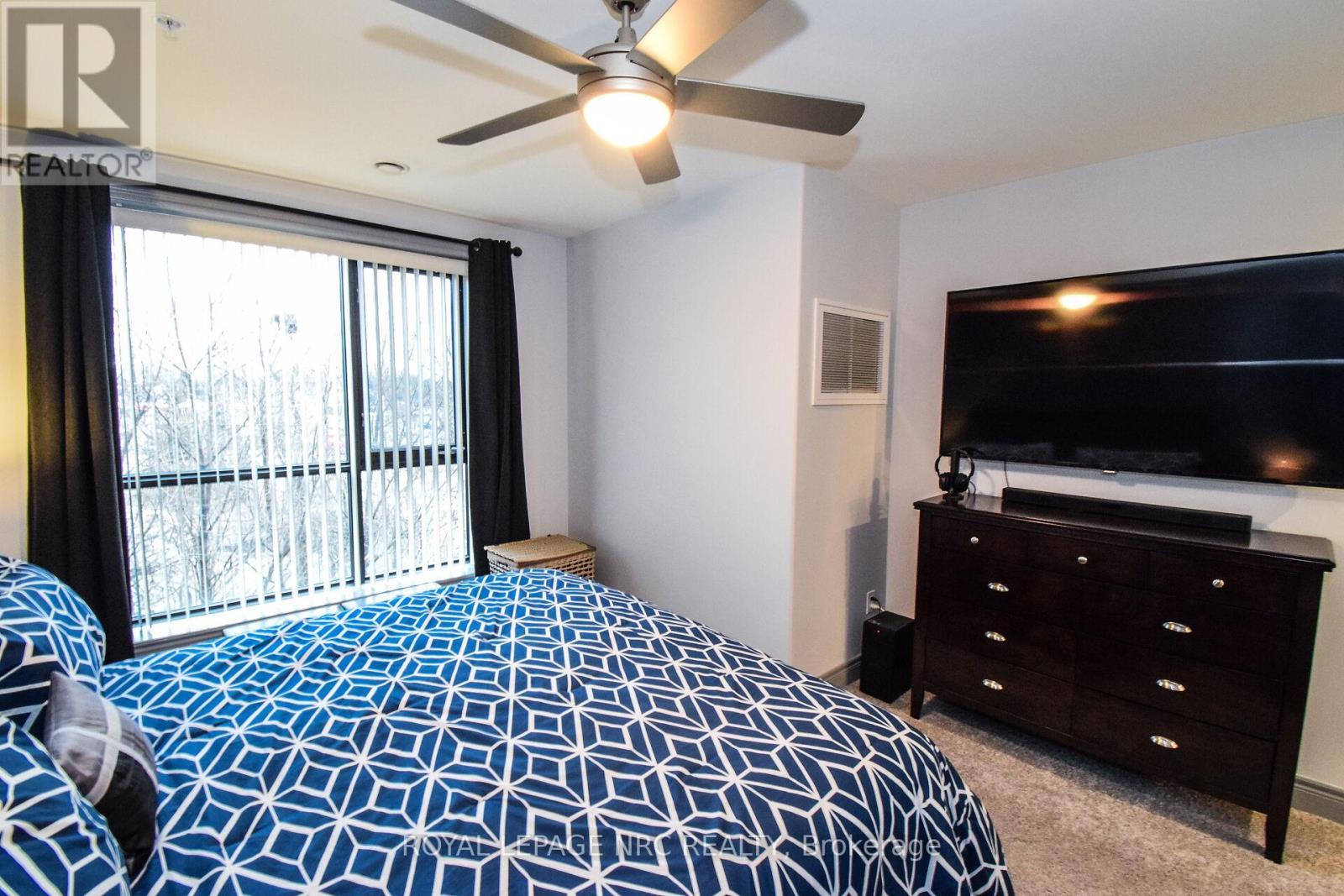 












305 - 379 SCOTT STREET

,
St. Catharines (Vine/Linwell),




Ontario
L2M3W2

