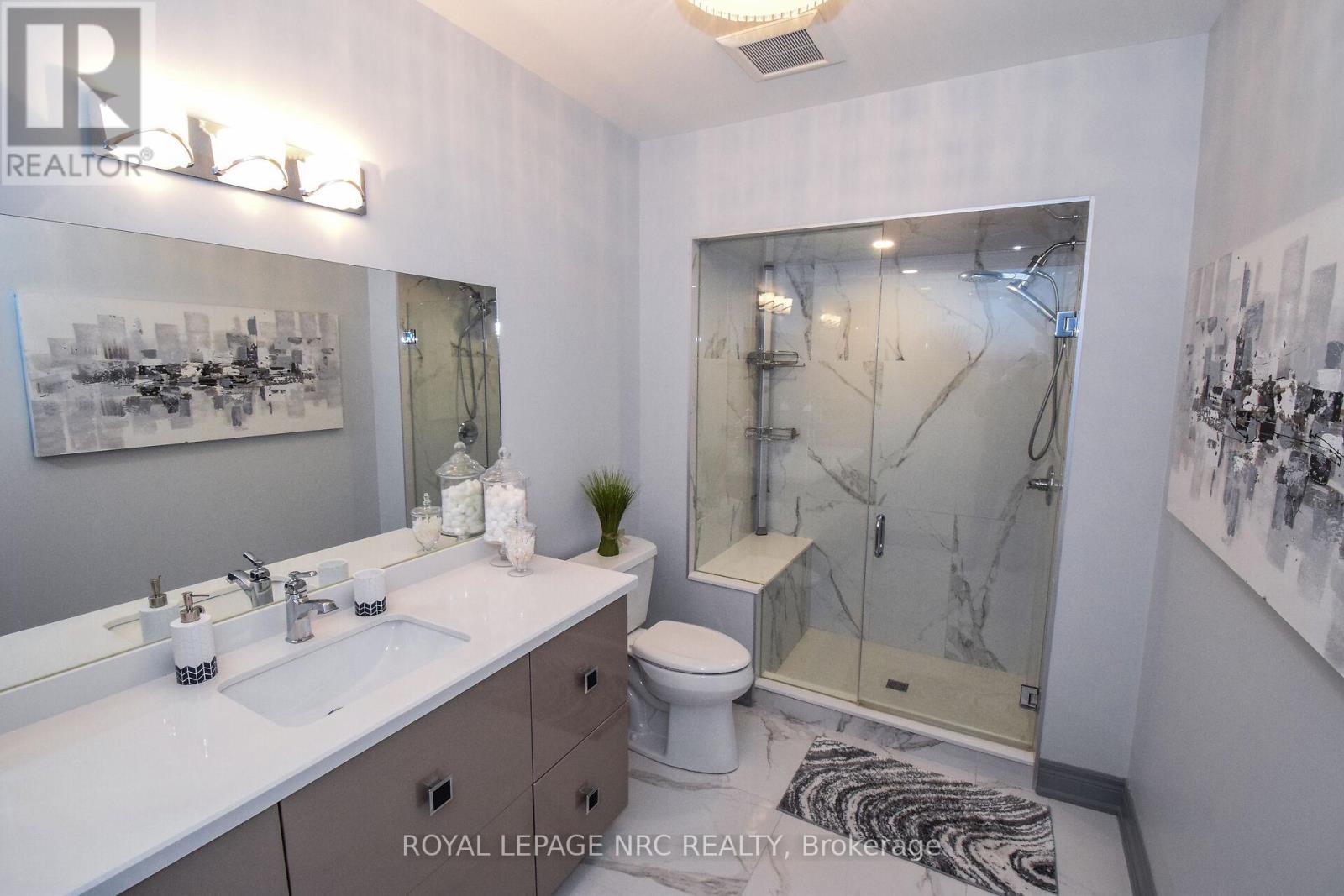 












305 - 379 SCOTT STREET

,
St. Catharines (Vine/Linwell),




Ontario
L2M3W2

