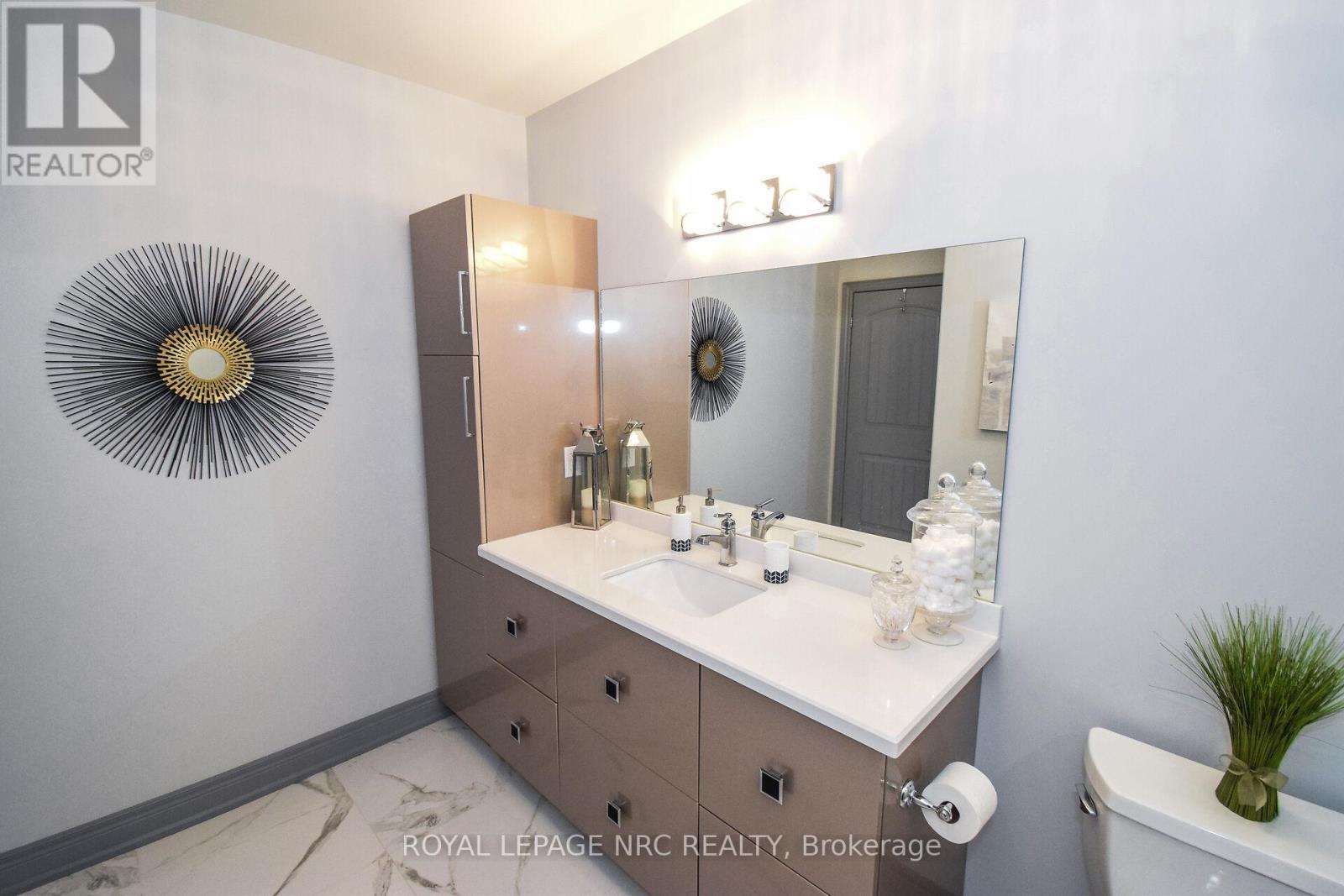 












305 - 379 SCOTT STREET

,
St. Catharines (Vine/Linwell),




Ontario
L2M3W2

