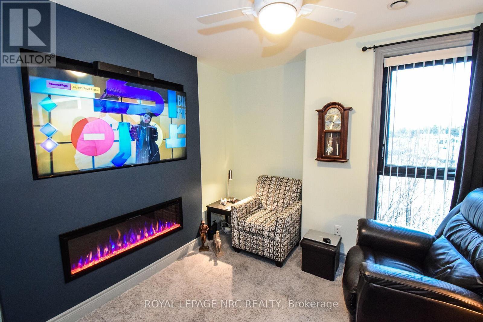 












305 - 379 SCOTT STREET

,
St. Catharines (Vine/Linwell),




Ontario
L2M3W2

