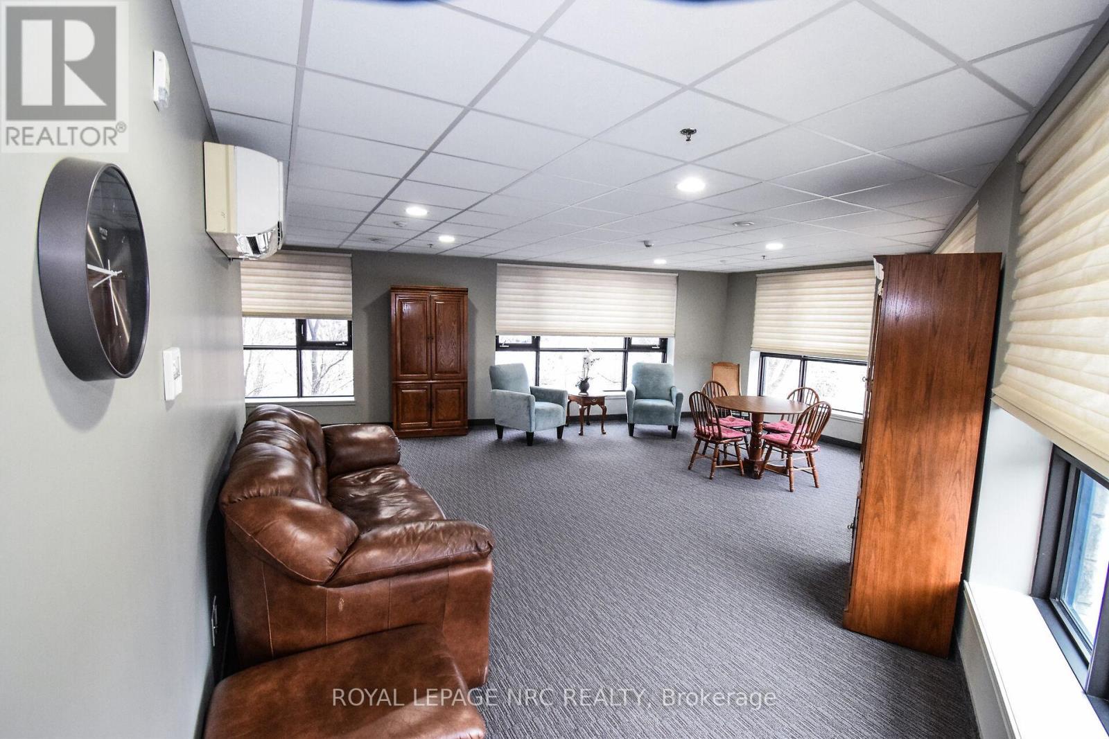 












305 - 379 SCOTT STREET

,
St. Catharines (Vine/Linwell),




Ontario
L2M3W2

