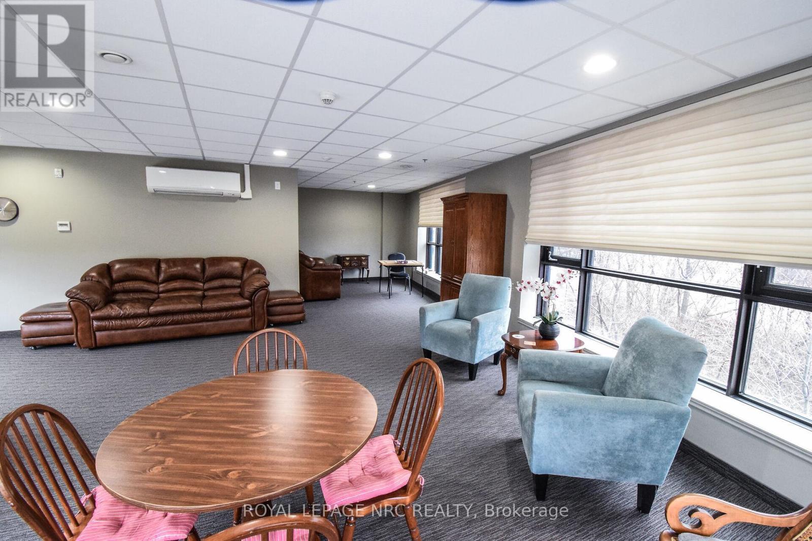 












305 - 379 SCOTT STREET

,
St. Catharines (Vine/Linwell),




Ontario
L2M3W2

