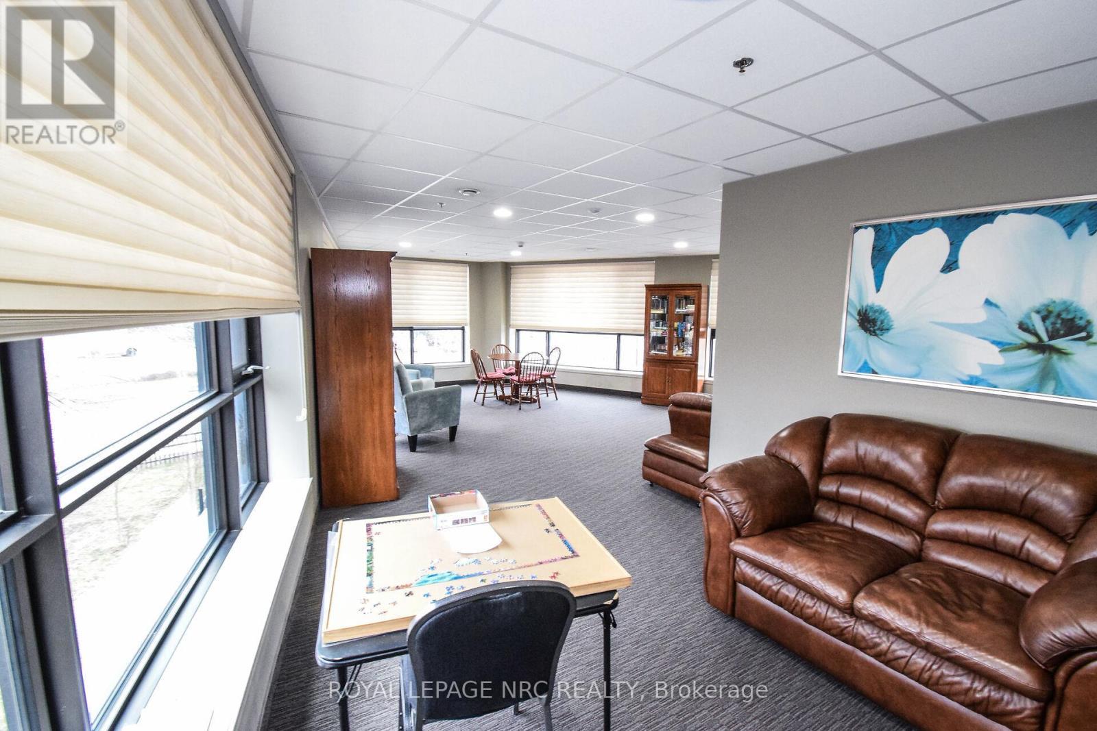 












305 - 379 SCOTT STREET

,
St. Catharines (Vine/Linwell),




Ontario
L2M3W2

