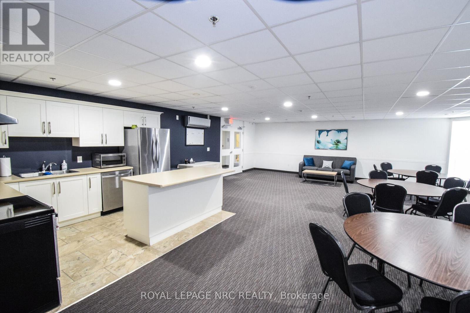 












305 - 379 SCOTT STREET

,
St. Catharines (Vine/Linwell),




Ontario
L2M3W2

