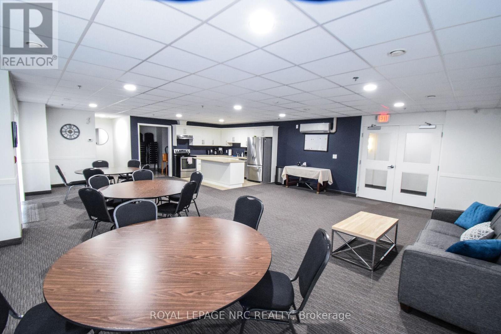 












305 - 379 SCOTT STREET

,
St. Catharines (Vine/Linwell),




Ontario
L2M3W2

