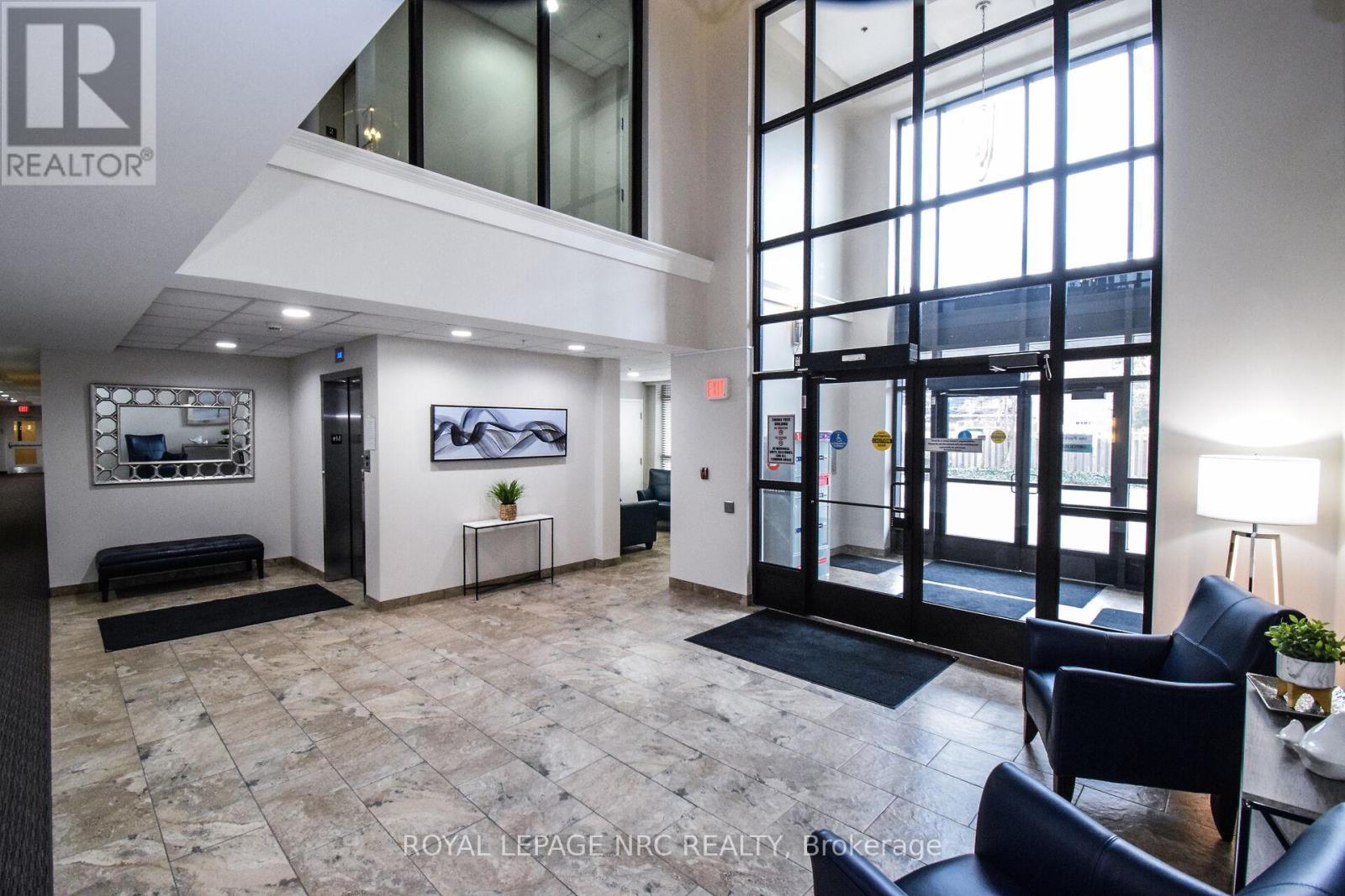 












305 - 379 SCOTT STREET

,
St. Catharines (Vine/Linwell),




Ontario
L2M3W2

