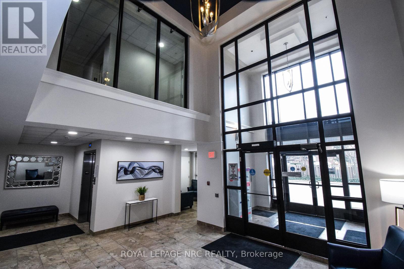 












305 - 379 SCOTT STREET

,
St. Catharines (Vine/Linwell),




Ontario
L2M3W2

