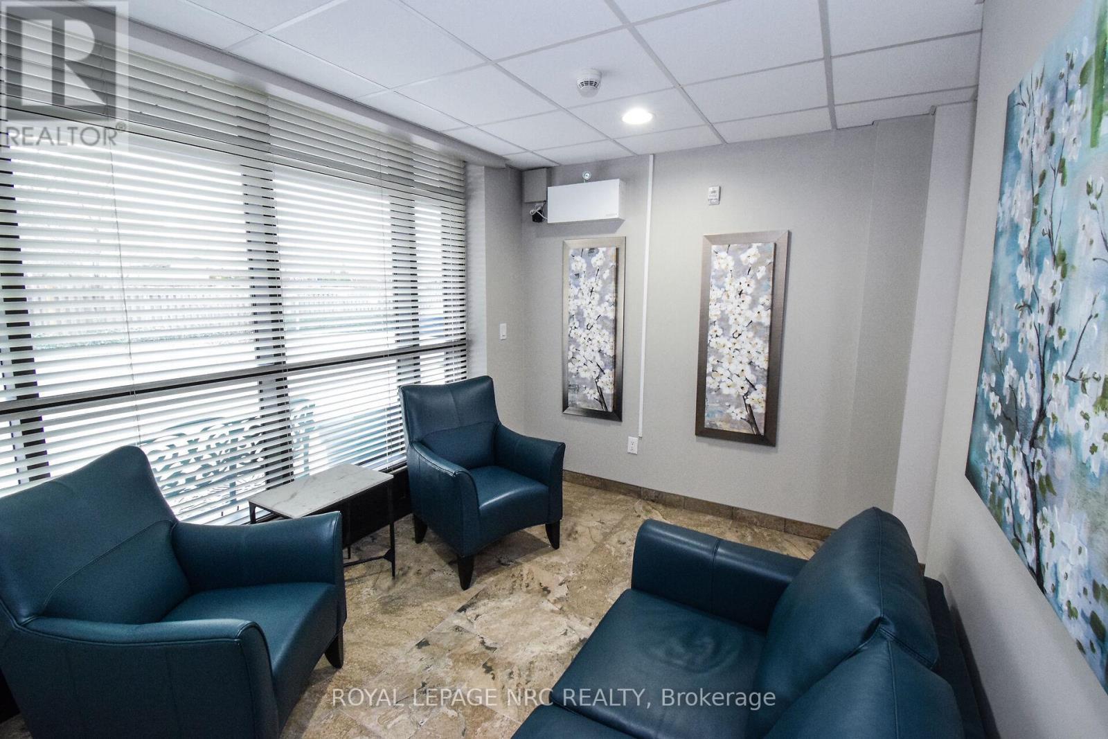 












305 - 379 SCOTT STREET

,
St. Catharines (Vine/Linwell),




Ontario
L2M3W2

