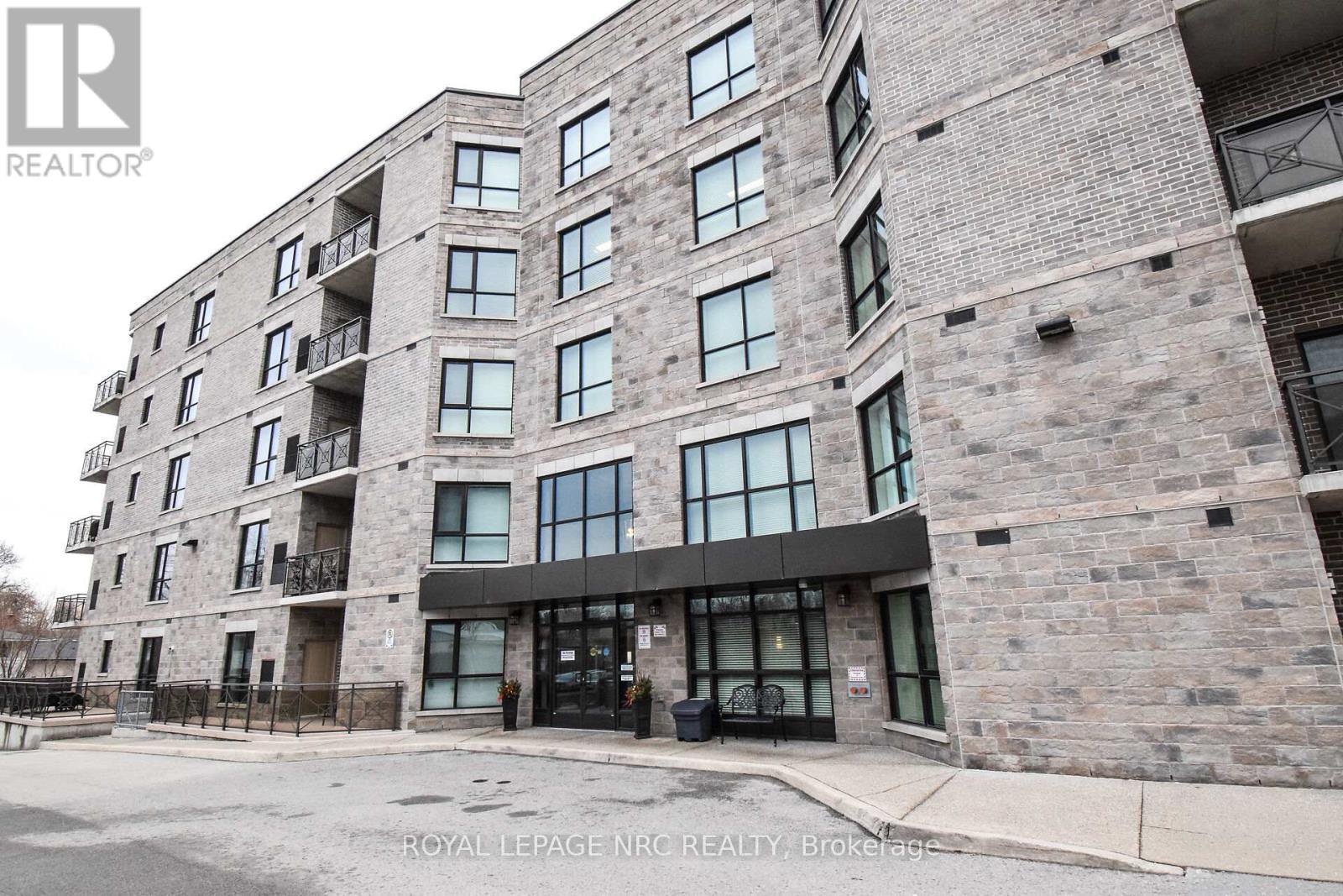 












305 - 379 SCOTT STREET

,
St. Catharines (Vine/Linwell),




Ontario
L2M3W2

