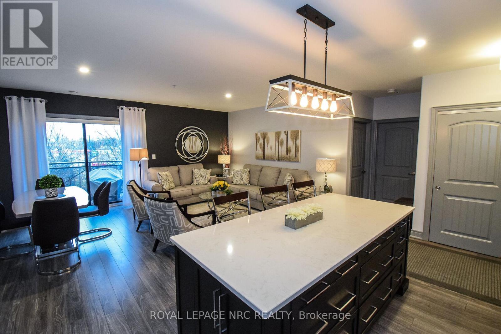 












305 - 379 SCOTT STREET

,
St. Catharines (Vine/Linwell),




Ontario
L2M3W2

