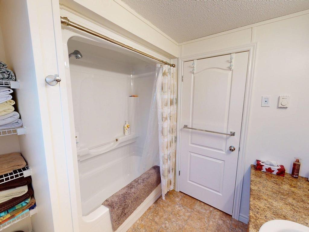 












18 Hazel Street

,
Sackville Estates,




NS
B4E 1E4

