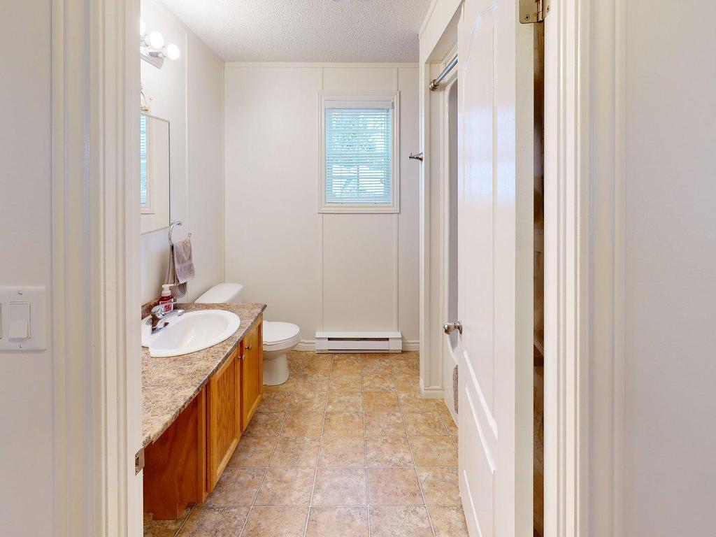 












18 Hazel Street

,
Sackville Estates,




NS
B4E 1E4

