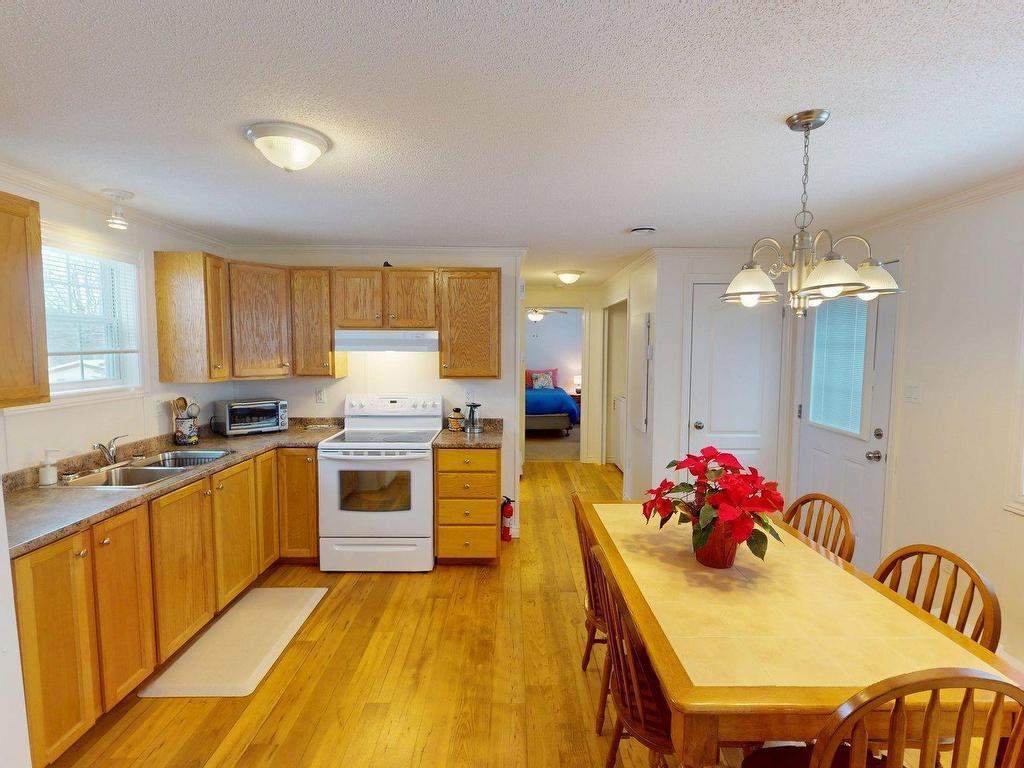 












18 Hazel Street

,
Sackville Estates,




NS
B4E 1E4

