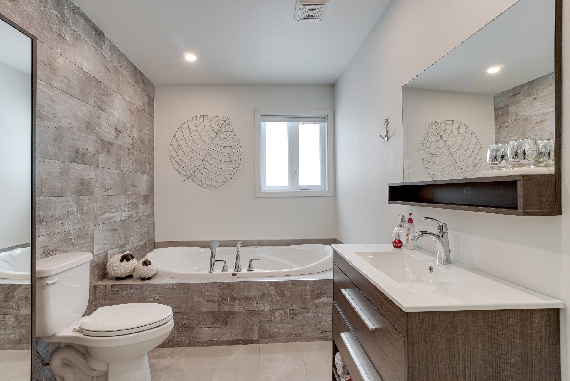 









227


Ch. Millette

,
Lac-des-Seize-Îles,




QC
J0T1Y1

