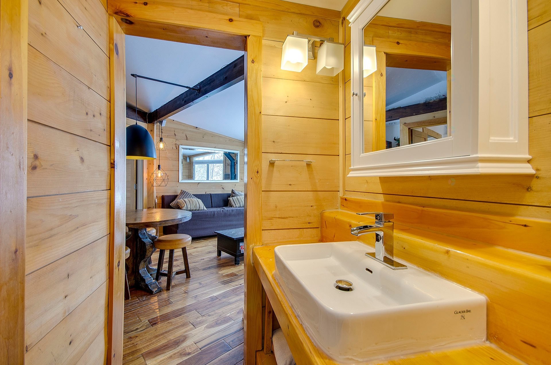 









110


Rue Thibodeau

, 32,
Sutton,




QC
J0E2K0

