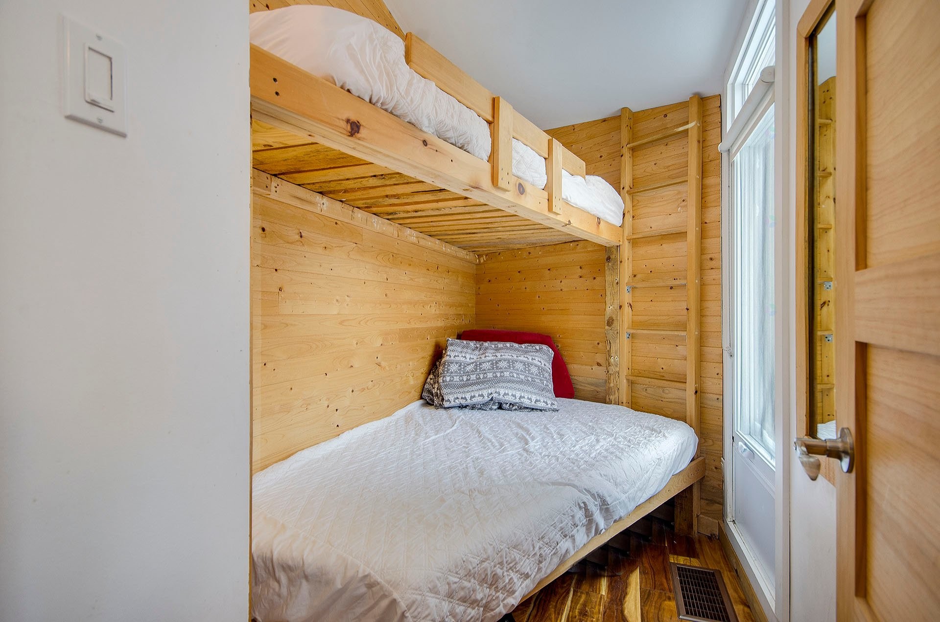 









110


Rue Thibodeau

, 32,
Sutton,




QC
J0E2K0

