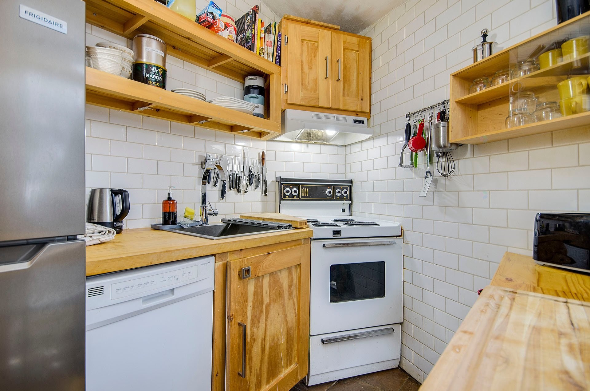 









110


Rue Thibodeau

, 32,
Sutton,




QC
J0E2K0

