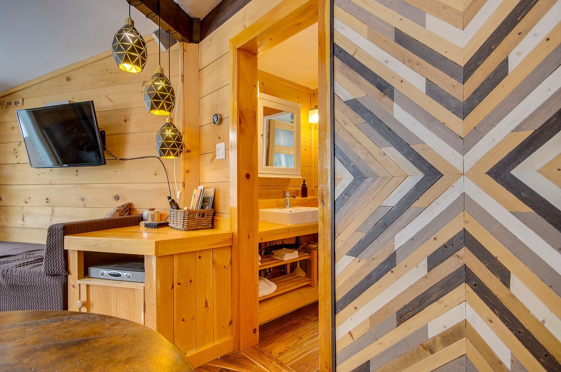 









110


Rue Thibodeau

, 32,
Sutton,




QC
J0E2K0

