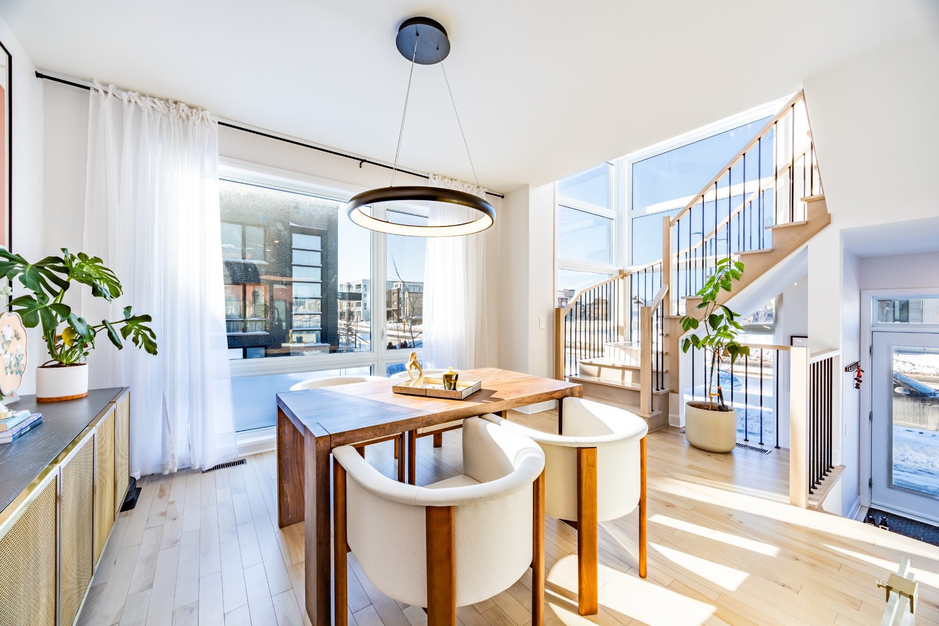 









111


Av. des Chênes

,
Candiac,




QC
J5R0V6

