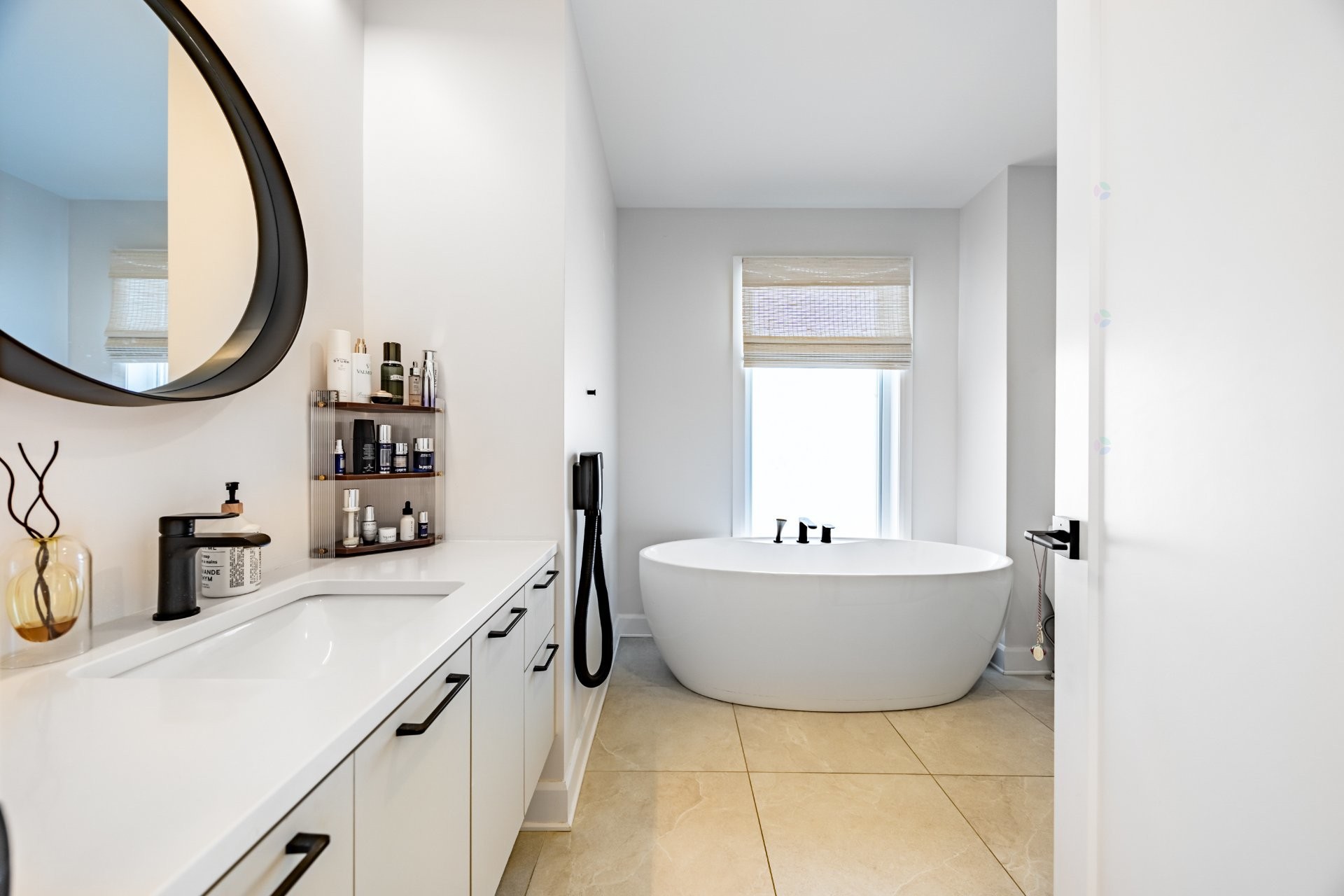 









111


Av. des Chênes

,
Candiac,




QC
J5R0V6

