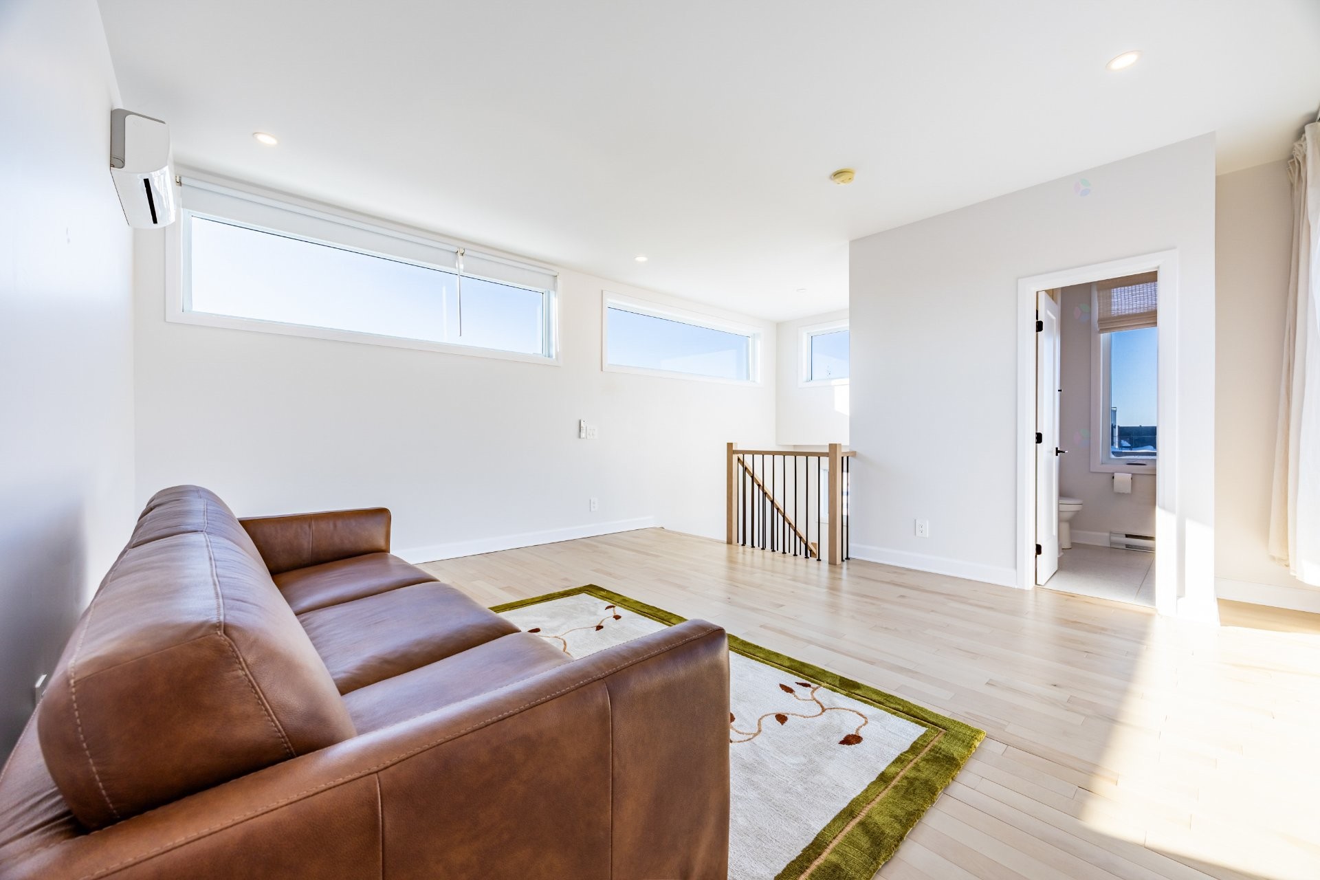 









111


Av. des Chênes

,
Candiac,




QC
J5R0V6

