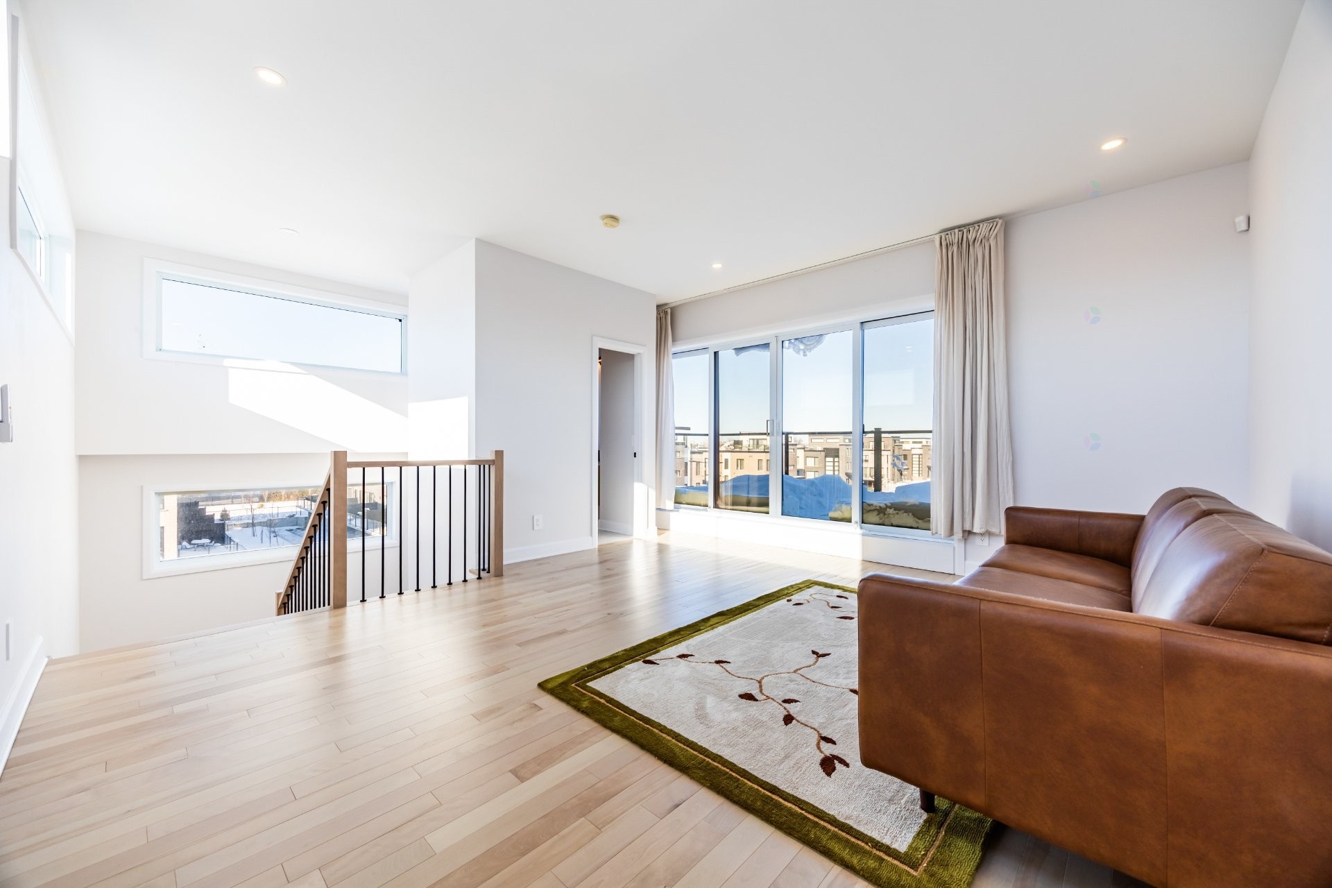 









111


Av. des Chênes

,
Candiac,




QC
J5R0V6

