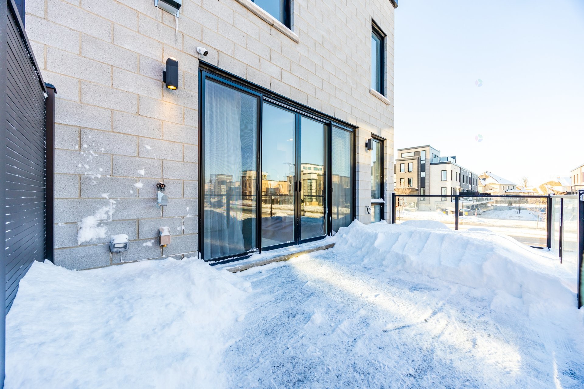 









111


Av. des Chênes

,
Candiac,




QC
J5R0V6

