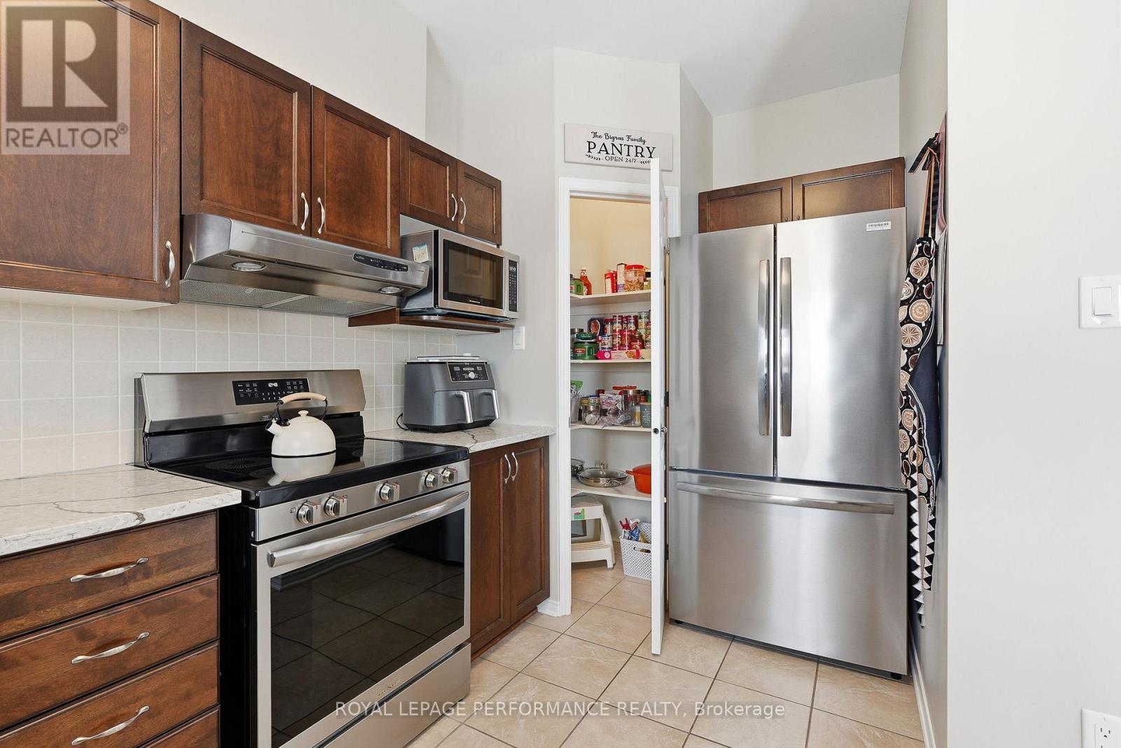 












112 JADE STREET

,
Clarence-Rockland,




Ontario
K4K0C8

