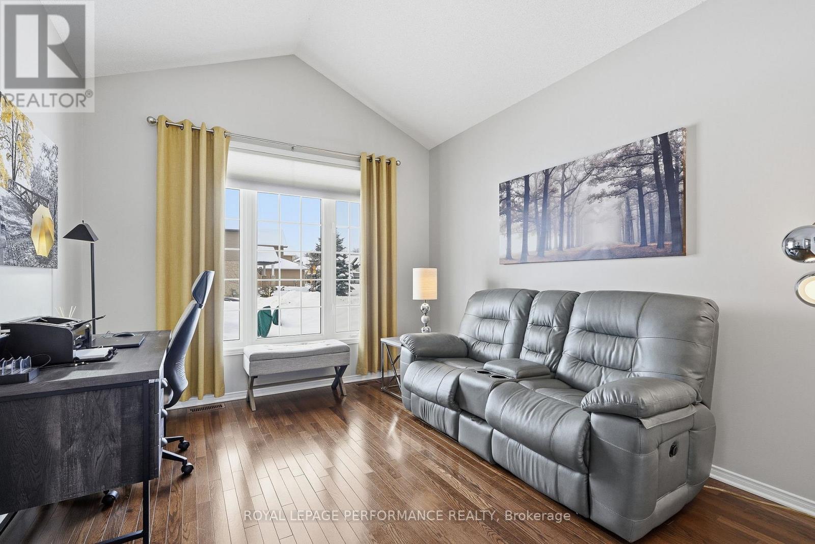 












112 JADE STREET

,
Clarence-Rockland,




Ontario
K4K0C8

