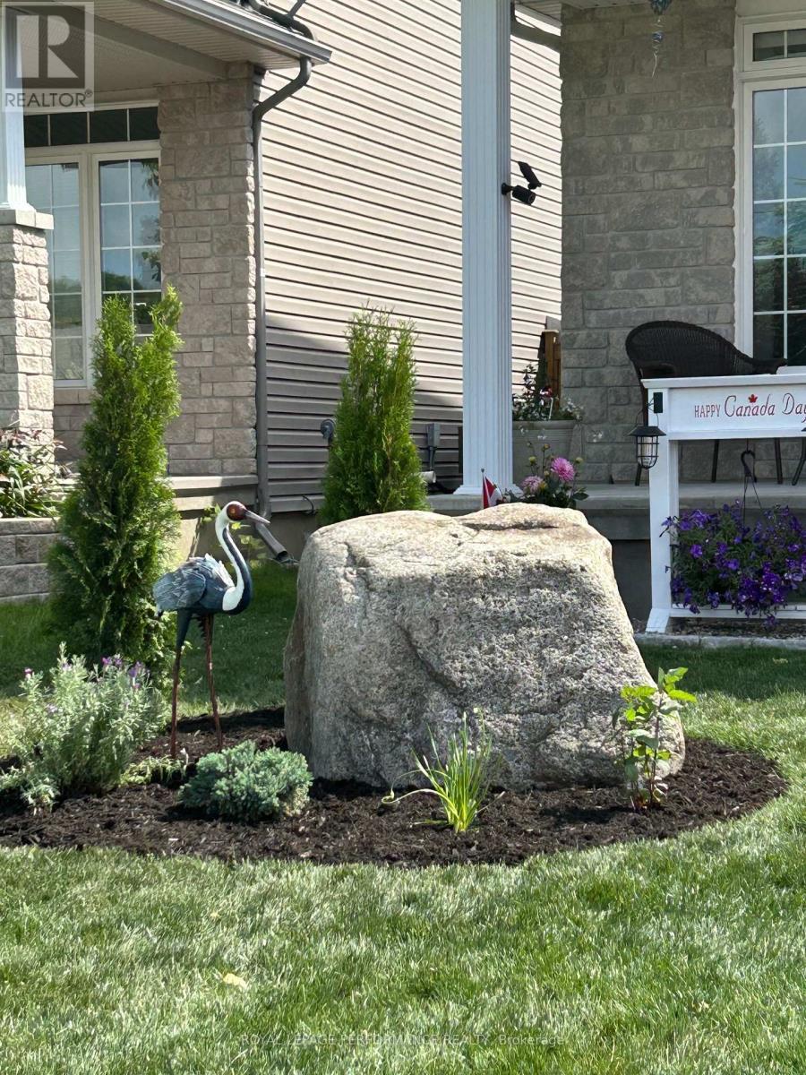 












112 JADE STREET

,
Clarence-Rockland,




Ontario
K4K0C8

