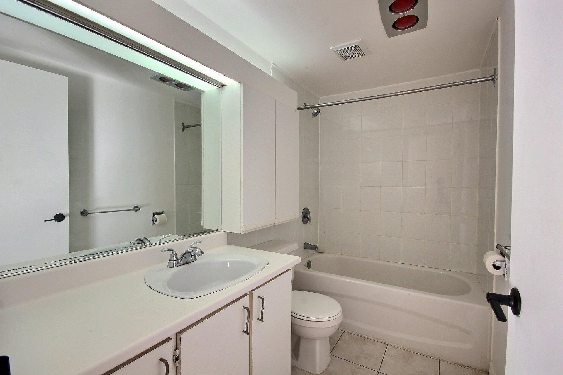 









122


Rue Orléans

,
Cowansville,




QC
J2K1Z4

