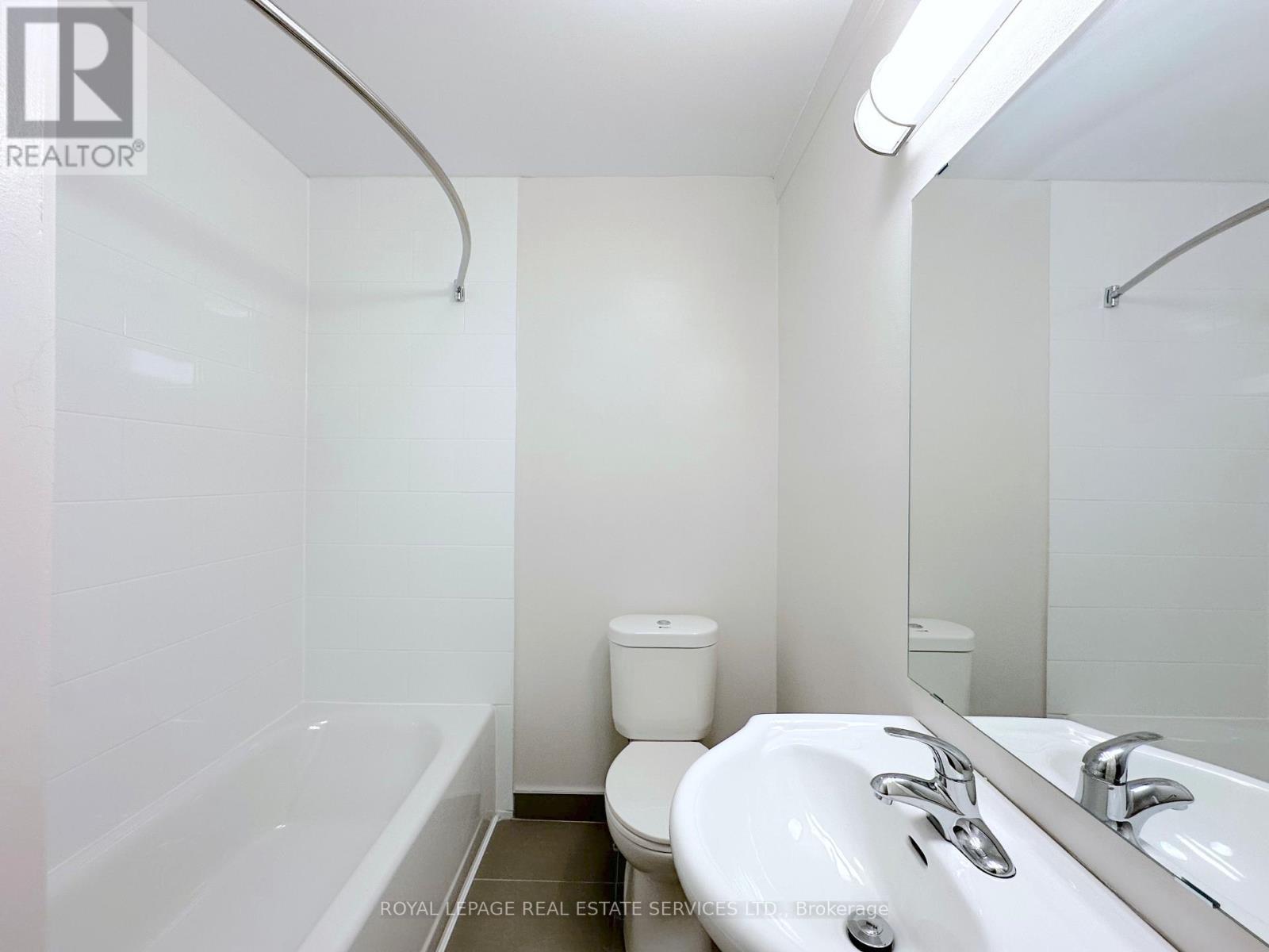 












2 - 5062 DUNDAS STREET W

,
Toronto,




Ontario
M9A1B9

