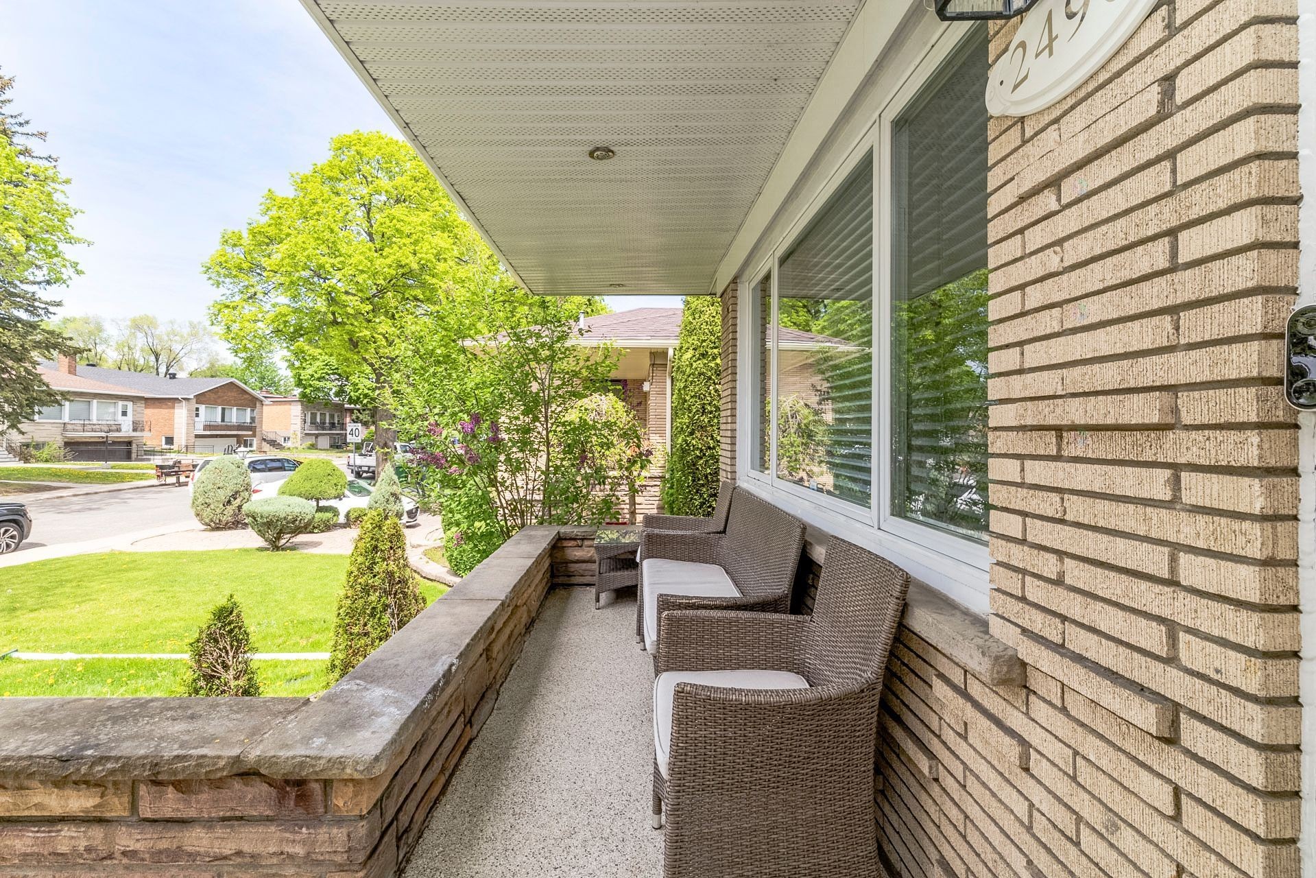 









2490


Rue Major

,
Montréal (Saint-Laurent),




QC
H4M1E4

